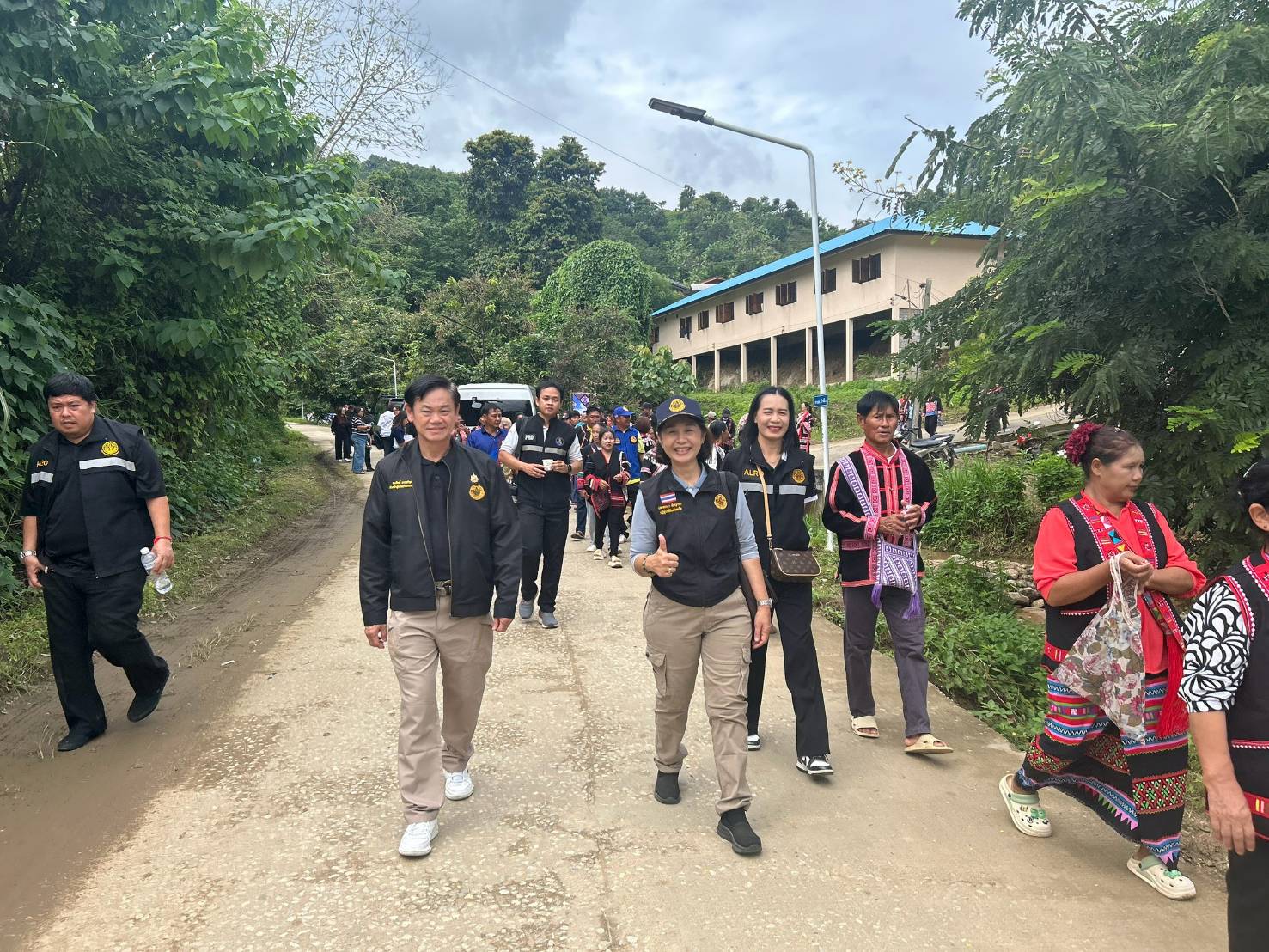 title - ส.ป.ก. ร่วมติดตามรองนายกรัฐมนตรีและรัฐมนตรีว่าการกระทรวงอุดมศึกษา วิทยาศาสตร์ วิจัยและนวัตกรรม (ศ.ดร.ยศชนัน วงศ์สวัสดิ์) พร้อมด้วยรัฐมนตรีช่วยว่าการกระทรวงเกษตรและสหกรณ์ (นางสาวปิยะรัฐชย์ ติยะไพรัช) ลงพื้นที่ ตรวจราชการใน อำเภอแม่จัน จังหวัดเชียงราย